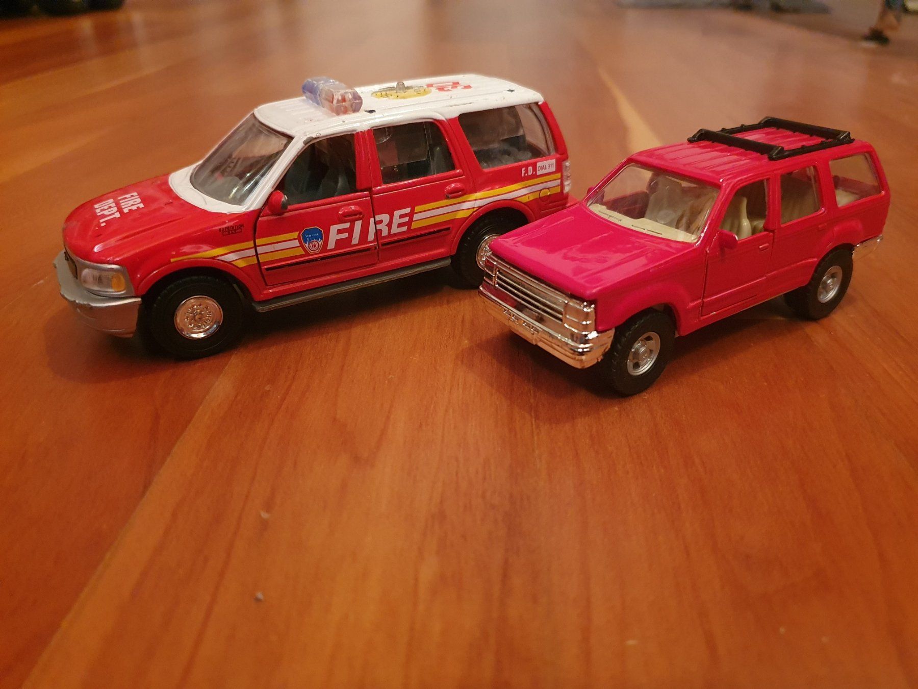 Ford Modellini d'auto: Ford SUV - 2 Stück – Usato da Triesen venduto da platzproblem1