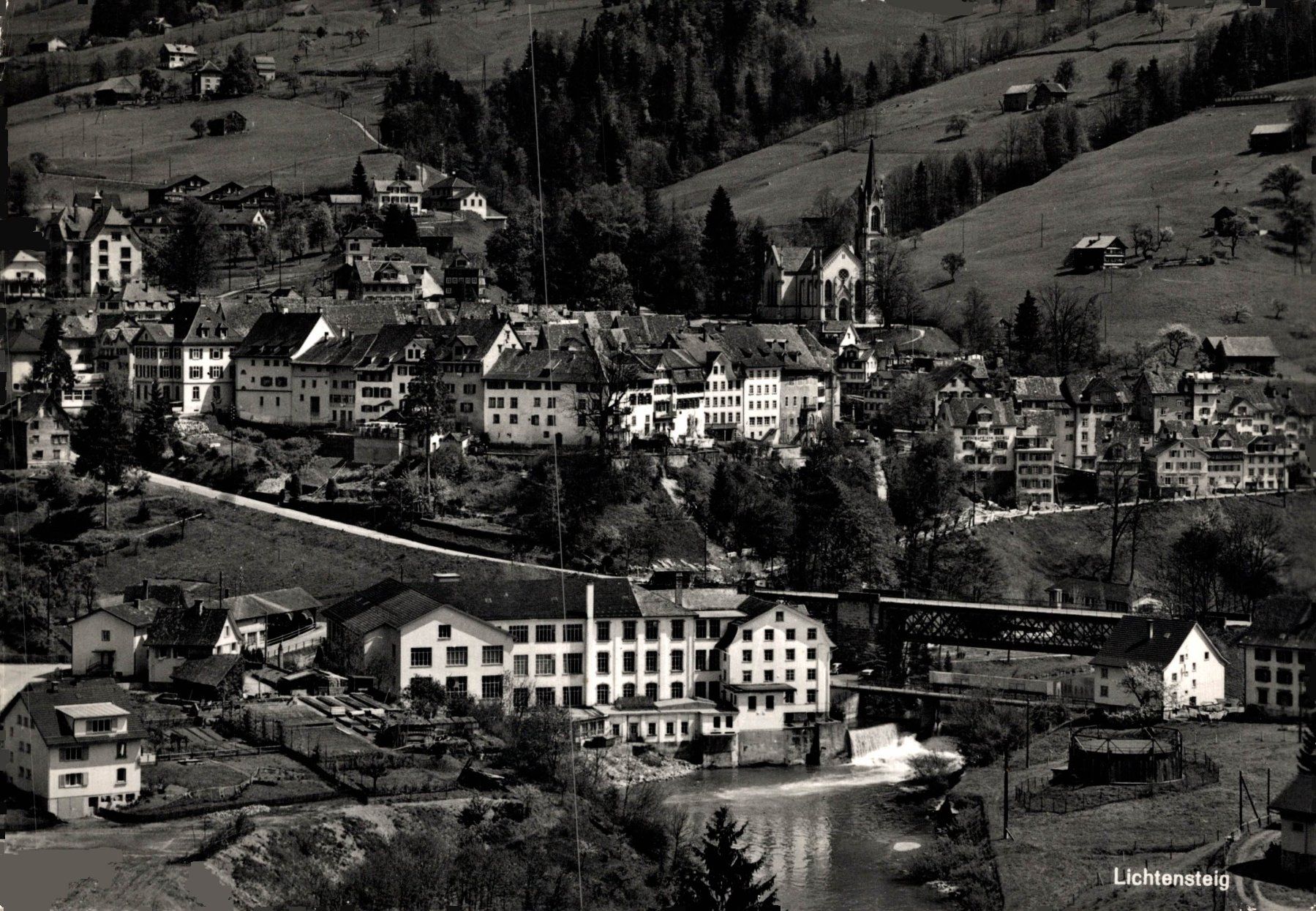 Cartes postales: Lichtensteig. Fabrikanlage Fein-Elast Grabher AG – D'occasion à Bronschhofen par Astore