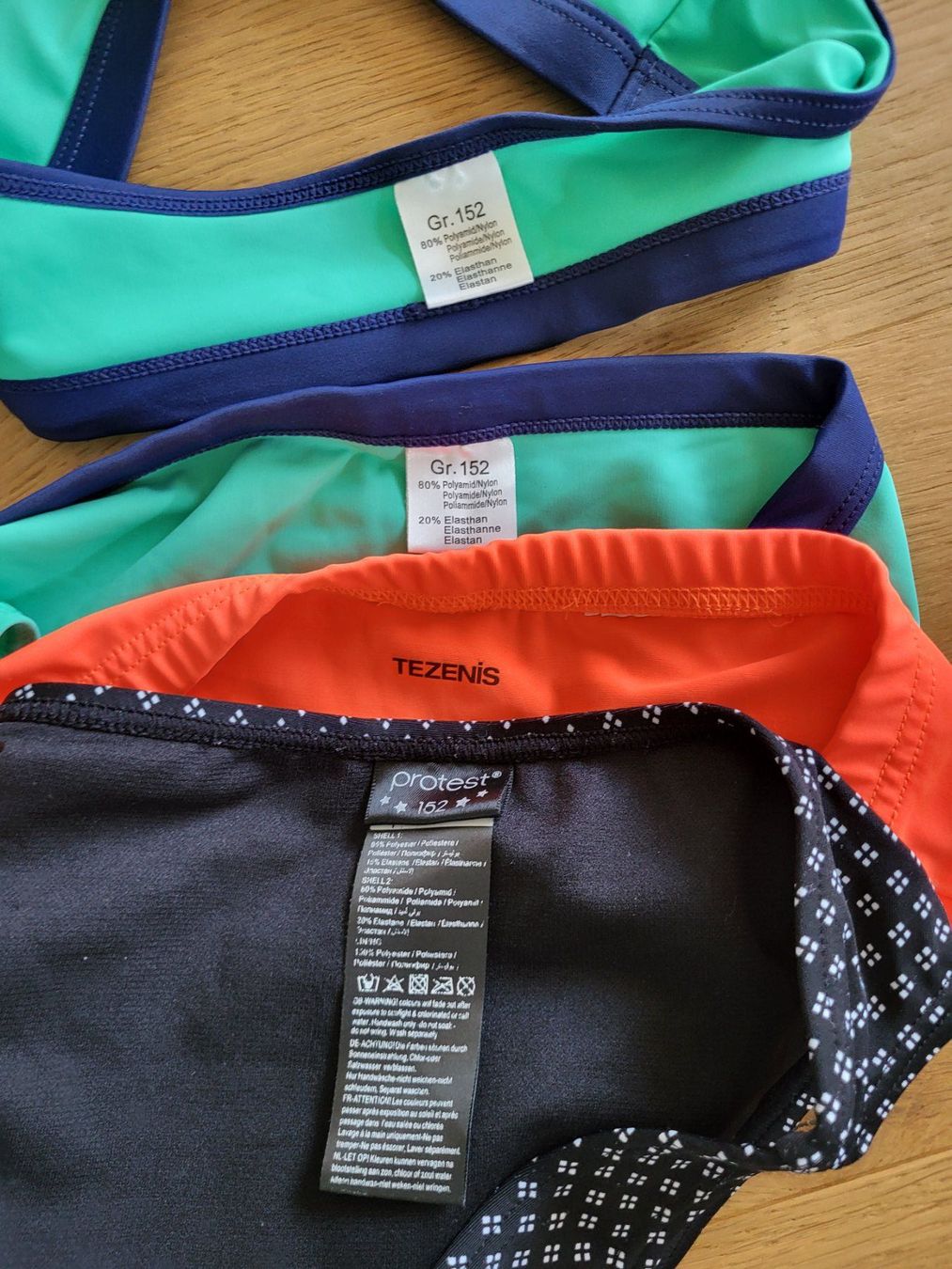 Costumi da bagno & Bikini: Mädchen Bikini + 2x Unterteil Gr 152 – Usato da Richterswil venduto da adora88 2