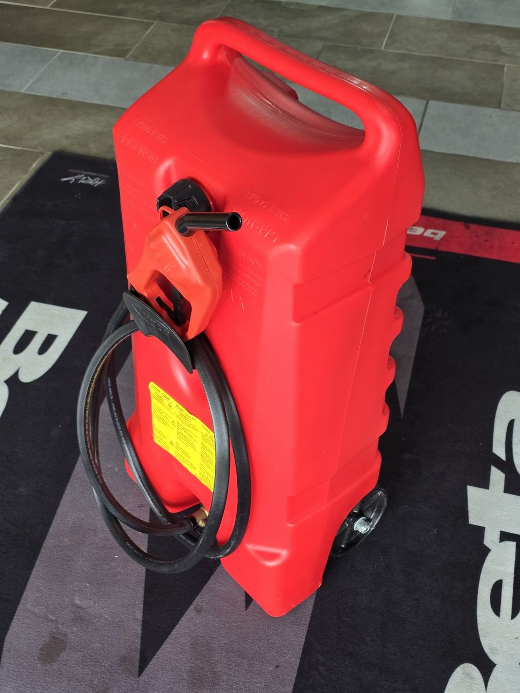 Accessori per altri veicoli: Benzintank mit Einfüllstutzen – Usato da Ulmiz venduto da nightwatch01 1