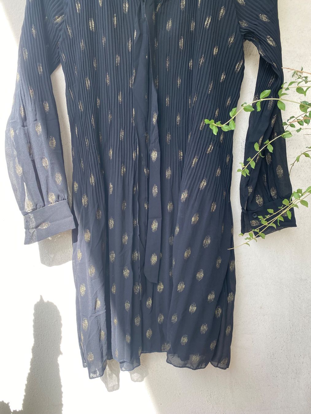 Zebra Vestiti: Robe noire à pois dorés zebra taille M – Usato da Genève venduto da lejardindesvetements 2