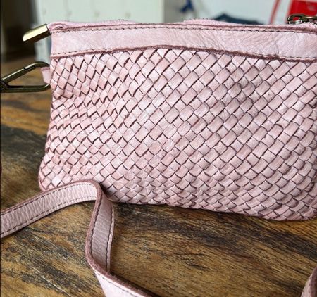Wunderschöne kleine Echtleder Pochette - ein Must-have 👜
