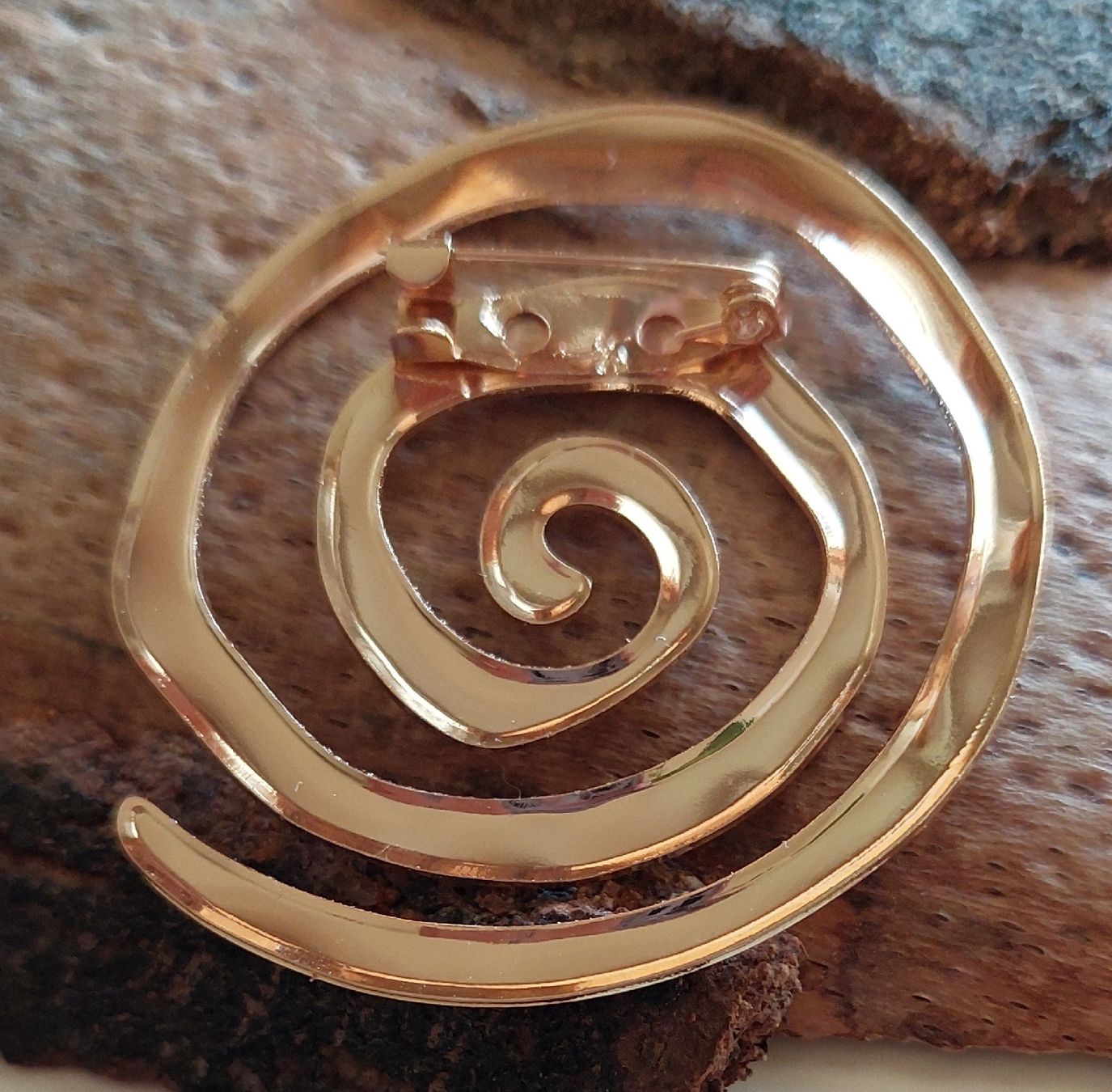 Spille & Fermagli: Wunderschöne Vintage Brosche, goldfarben, Spirale – Nuovo (secondo la descrizione) da Oberwil BL venduto da Kukkaniitty 2