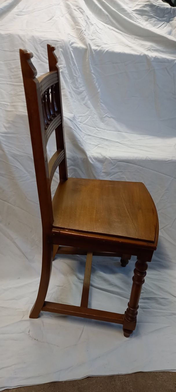 Stühle: Chaise ancienne en bois massif – Gebraucht aus Fey von sverigi