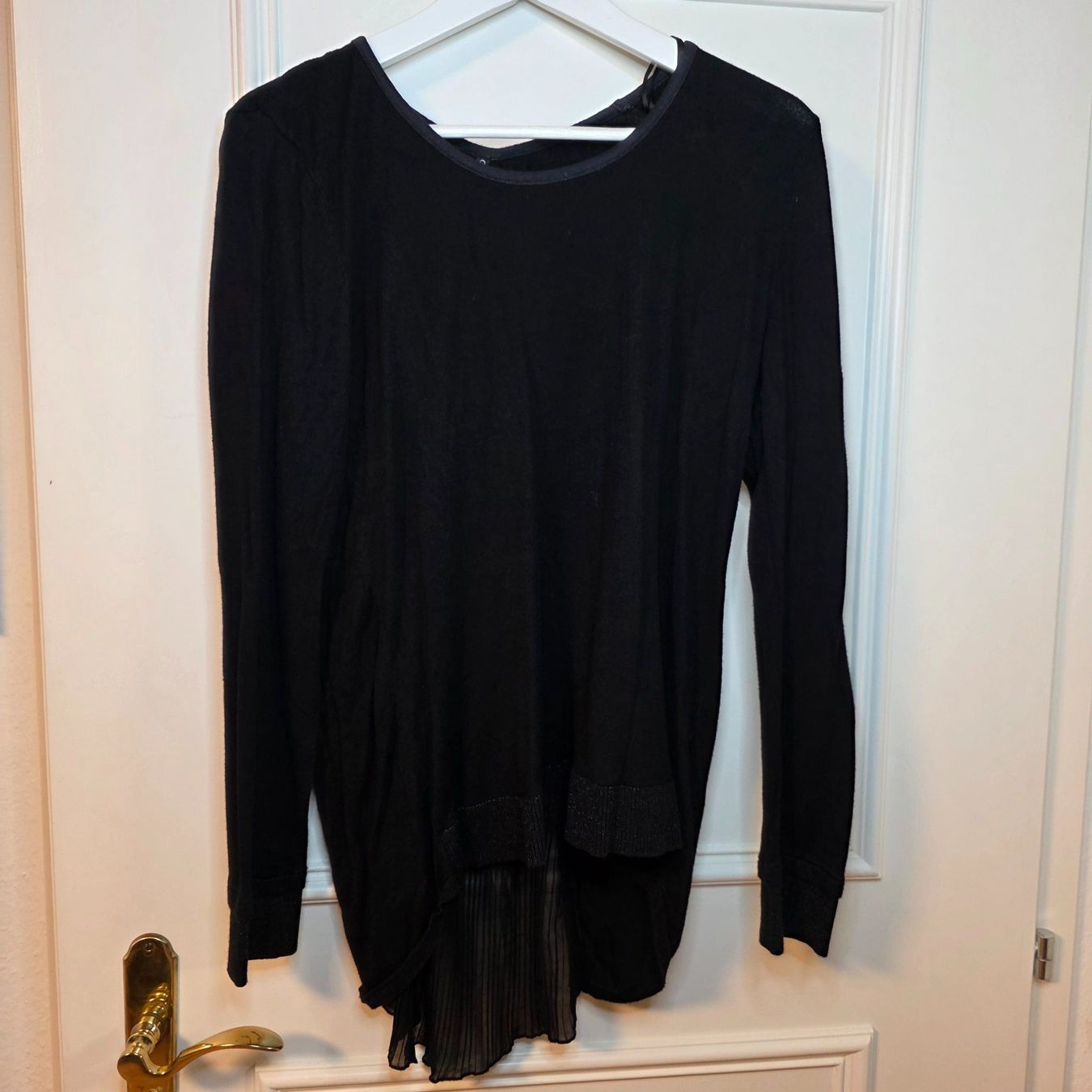 Guess Camicette: GUESS Damenbluse schwarz asymmetrisch M – Usato da Wald ZH venduto da CapLux 8