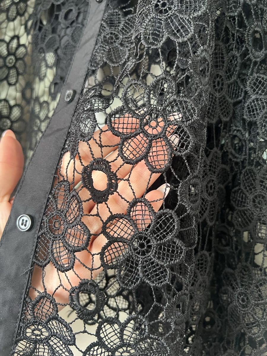 Zara Camicette: Schwarze Spitzenbluse mit Schleife von ZARA - Gr. S – Nuovo (secondo la descrizione) da Baar venduto da Lila2006 2