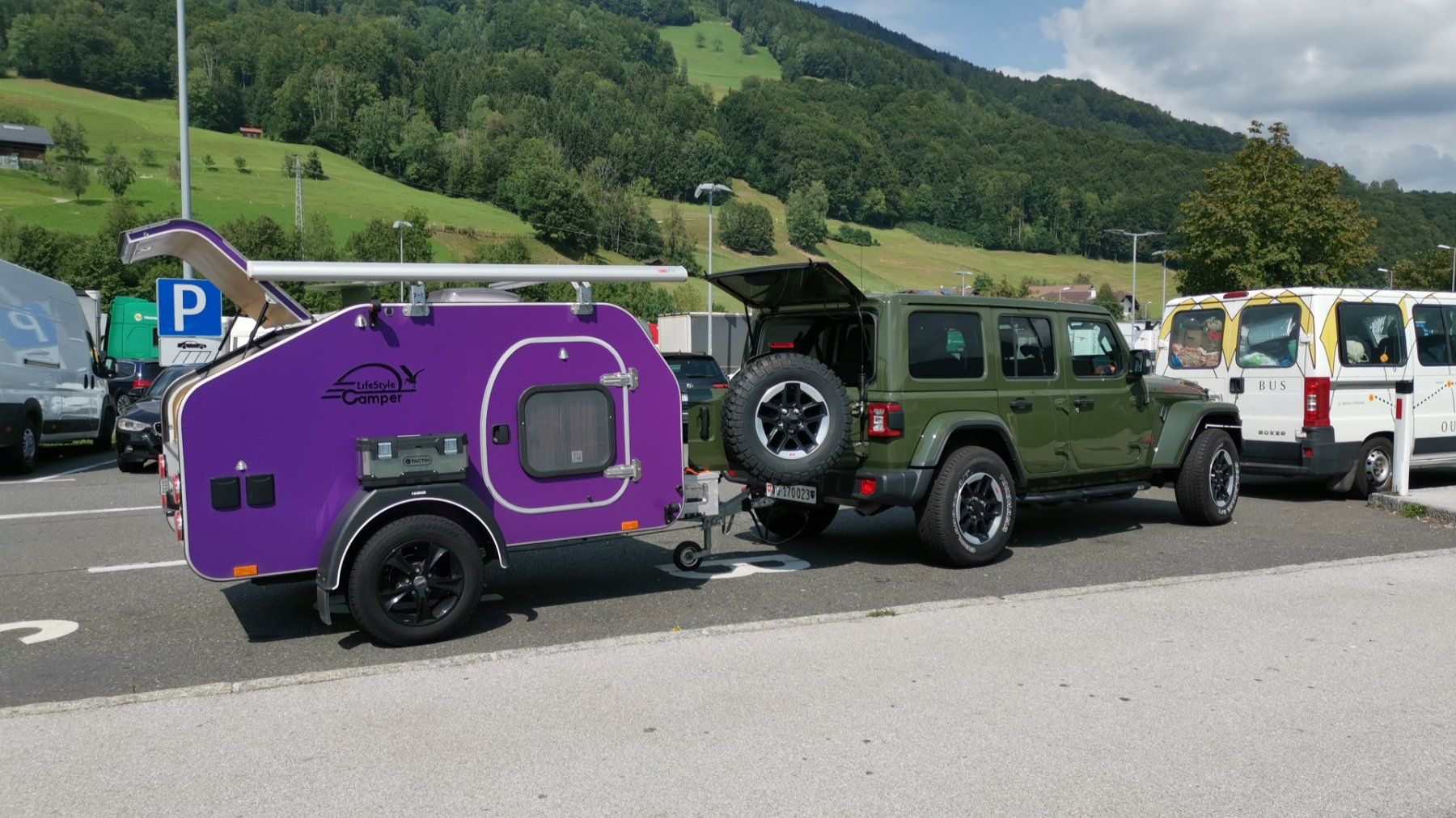 Remorques: Wohnanhänger LifeStyle/X-Line – D'occasion à Hausen AG par Kusi222
