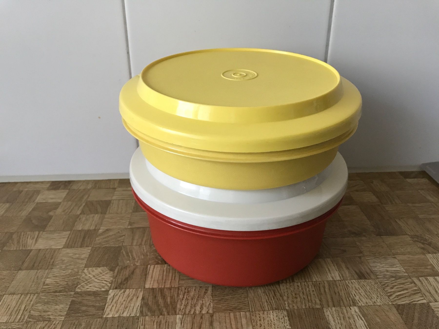 Tupperware Contenitori & Simili: Tupperware    2 Schüsseli mit Deckel – Usato da Birmensdorf ZH venduto da Hilhan 2