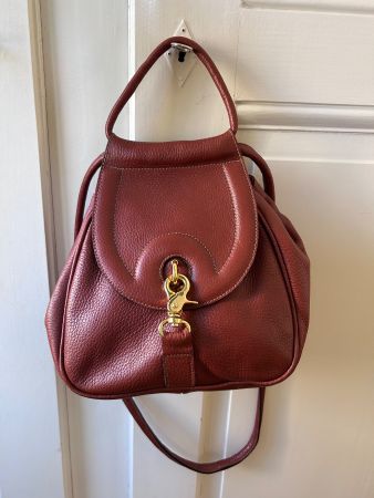 Einzigartige Ledertasche mit zweierlei Trageriemen