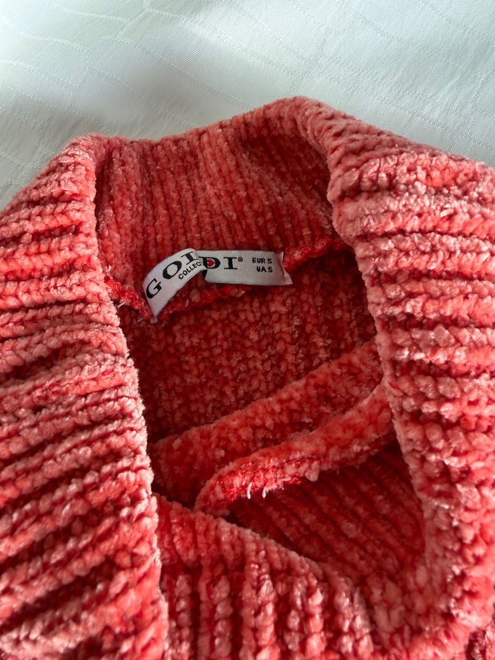 Pullover & Sweatshirts: Korallfarbener Strickpullover, Grösse S – Gebraucht aus Sargans von lil_s2h8 1