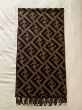 Écharpe FENDI neuve en cachemire