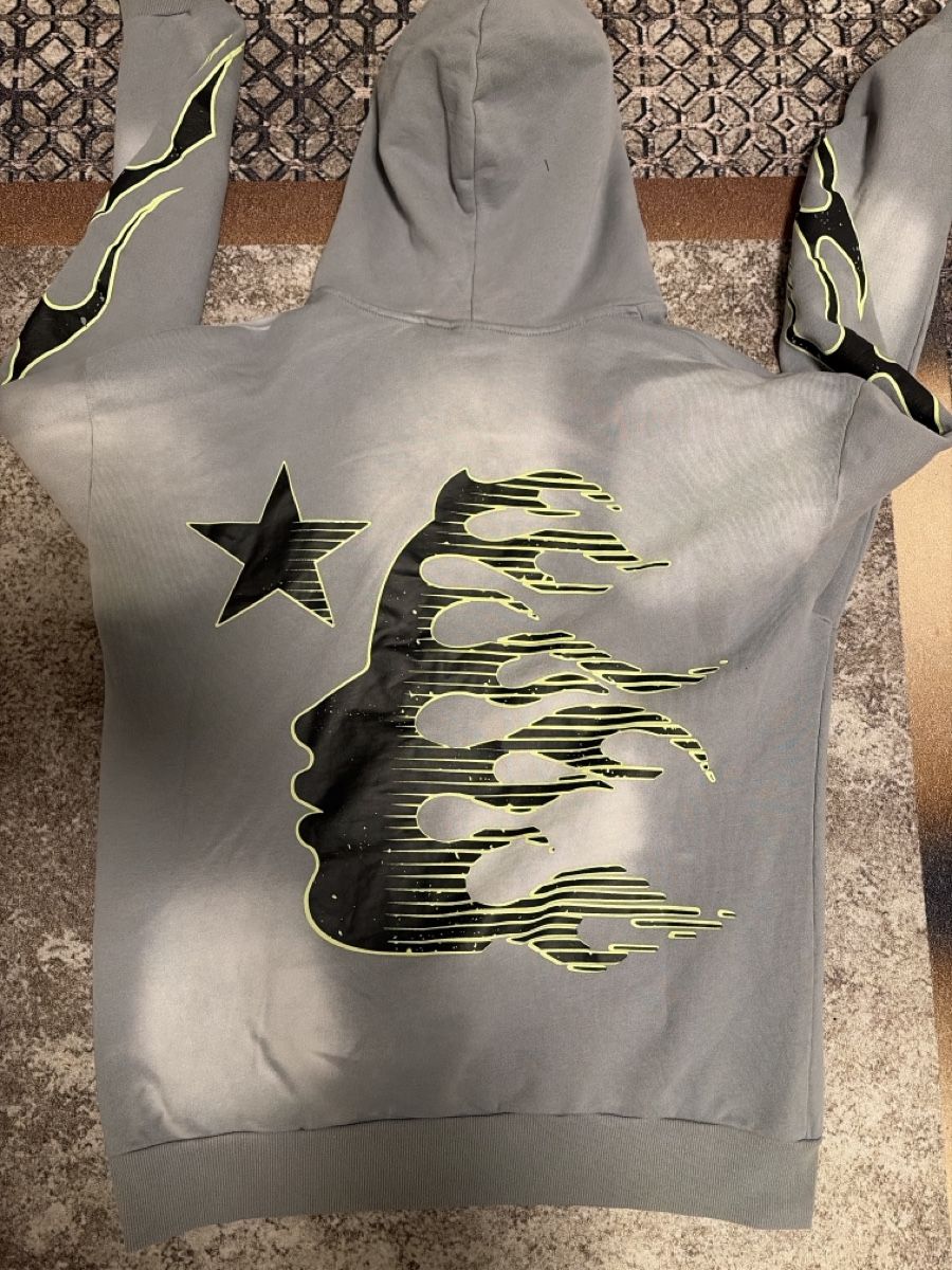 Giacche: Hellstar hoodie – Usato da Dietlikon venduto da nab_tj9m 4