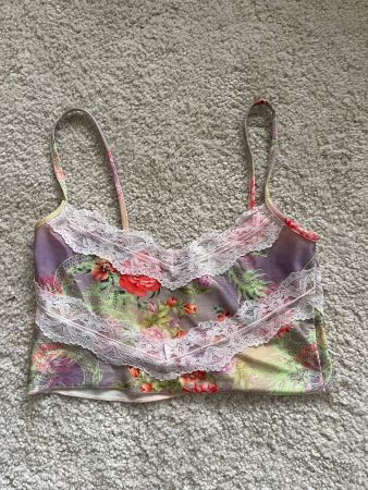 Farbiges Sommertop von New Girl Order