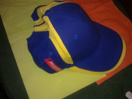 Baseball-Cup ganz neu in Blau-gelb