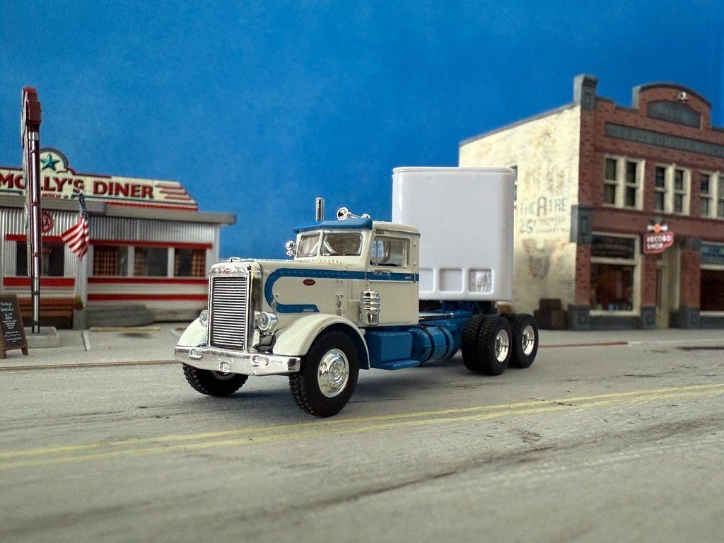 Peterbilt Modellautos: Peterbilt 281  Brekina H0 1/87 NEU – Neu und originalverpackt aus Würenlos von SWISSOLDTIMERS 1