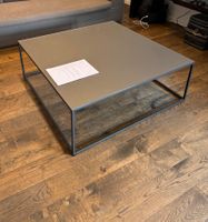 Moderner Couchtisch, quadratisch, Metallgestell, Top Zustand
