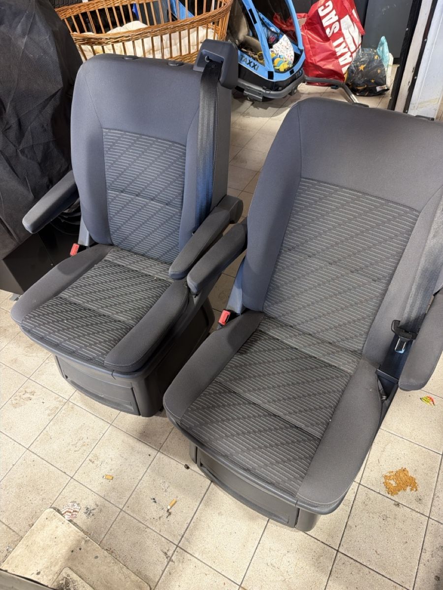VW Tutti i ricambio: Sièges VW T5, T6 – Usato da Sion venduto da wik_77jh