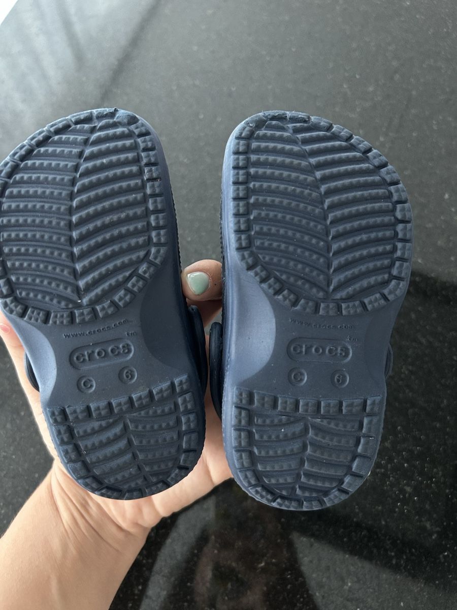 Crocs Scarpe per ragazzi: Crocs Clogs dunkelblau Kinder Grösse C6/22-23 gebraucht – Usato da Wolhusen venduto da kan_6lhw 3