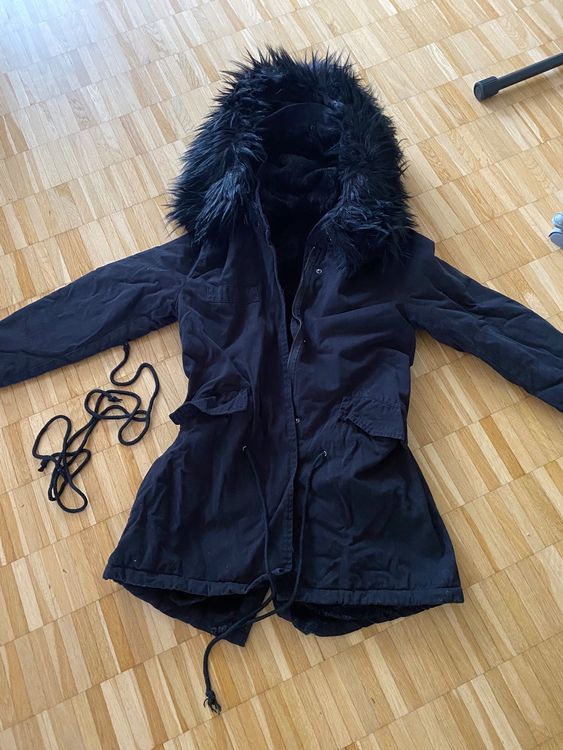 Schwarze Winterjacke mit Abnehmbarer Kapuze (Gebraucht) in Hochdorf für ...