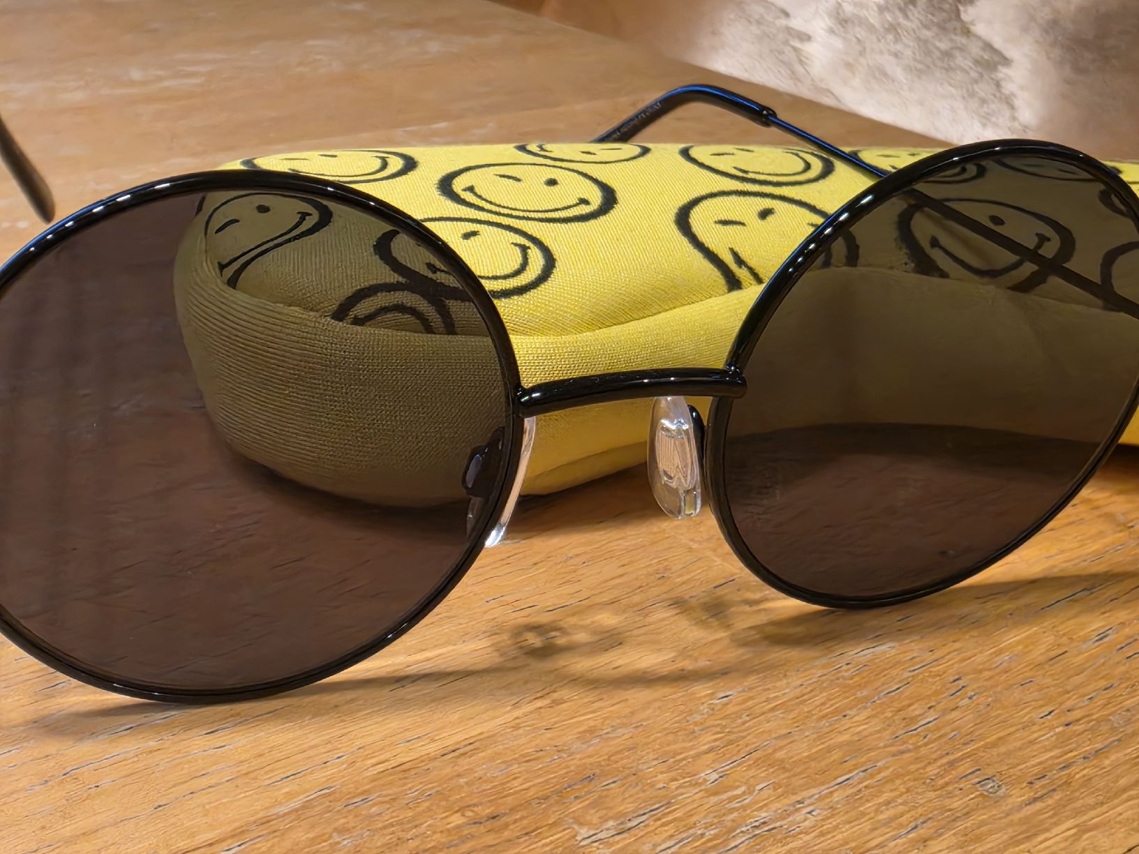 H&M Brillen & Gläser: Sonnenbrille H&M x Smileyworld mit Etui – Gebraucht aus Gerlafingen von SiM_sch 1