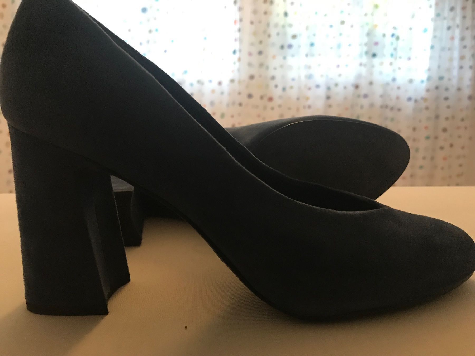Scarpe da donna: Dunkelblauer Wildleder Pumps, Gr. 38 – Nuovo (secondo la descrizione) da Fraubrunnen venduto da Vpeck 2