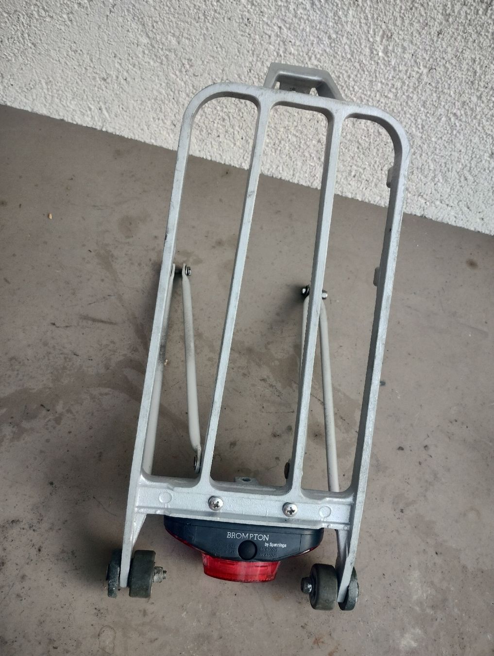 Pezzi di ricambio: Brompton Gepäckträger – Usato da Oetwil am See venduto da Kukuxumusu 1
