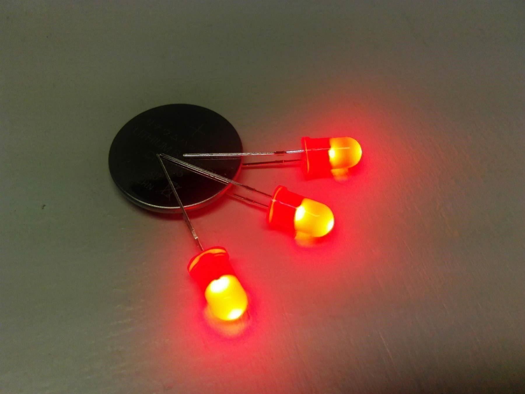 Componenti elettronici: LED rot 5mm, 50 Stück – Nuovo (secondo la descrizione) da Luzern venduto da Salefactory