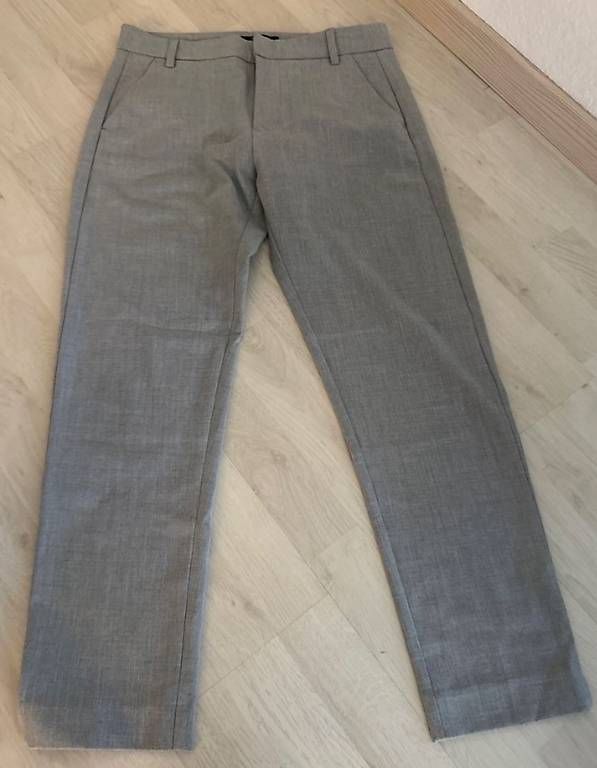 Bershka Pantaloni: Bershka Stoffhose, Gr. 36, hellgrau – Usato da Brüttisellen venduto da Ariana-24