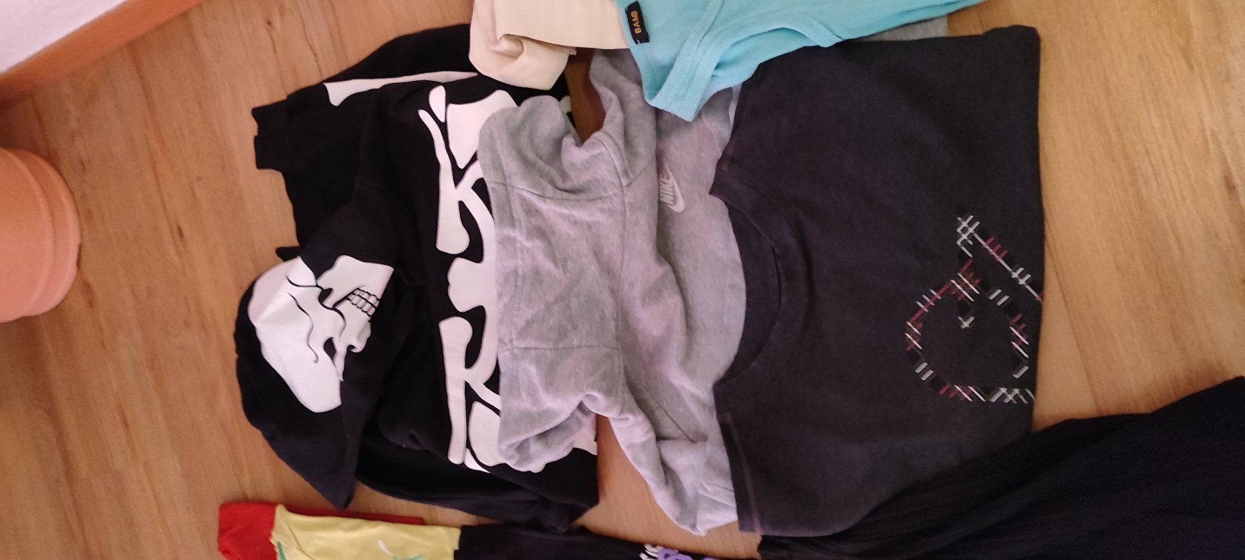 Lotti di vestiti: Kleiderpaket S-M – Usato da Chur venduto da djovanna 2