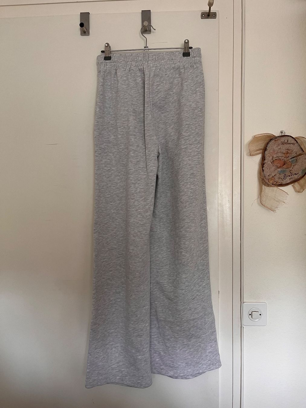 Bershka Pantalons: Jogging large gris – D'occasion à Genève par giulia_almnn 1