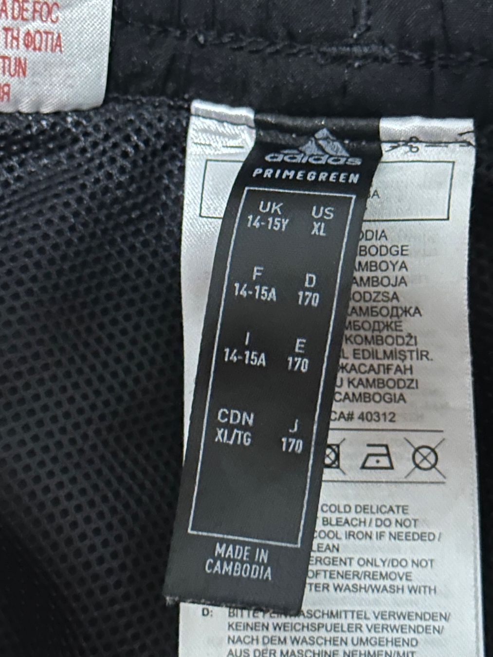 Adidas Pantaloni: Adidas Shorts Gr.170 – Usato da Bern venduto da BrandVilla 2