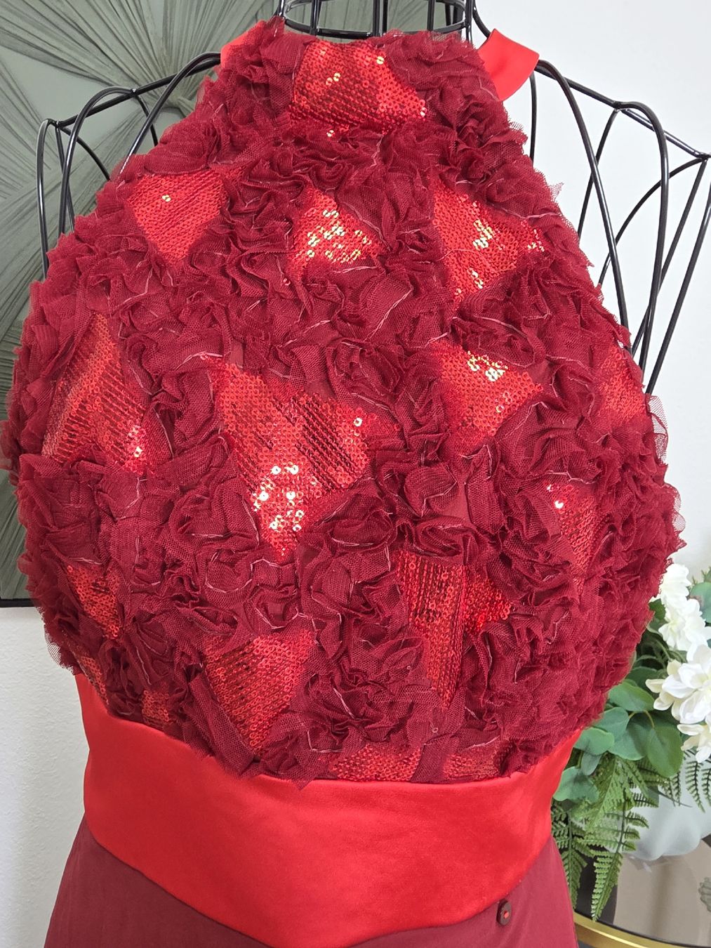 Kleider: Red sequin halter dress size M  – Gebraucht aus Brüttisellen von par_8zbj 1