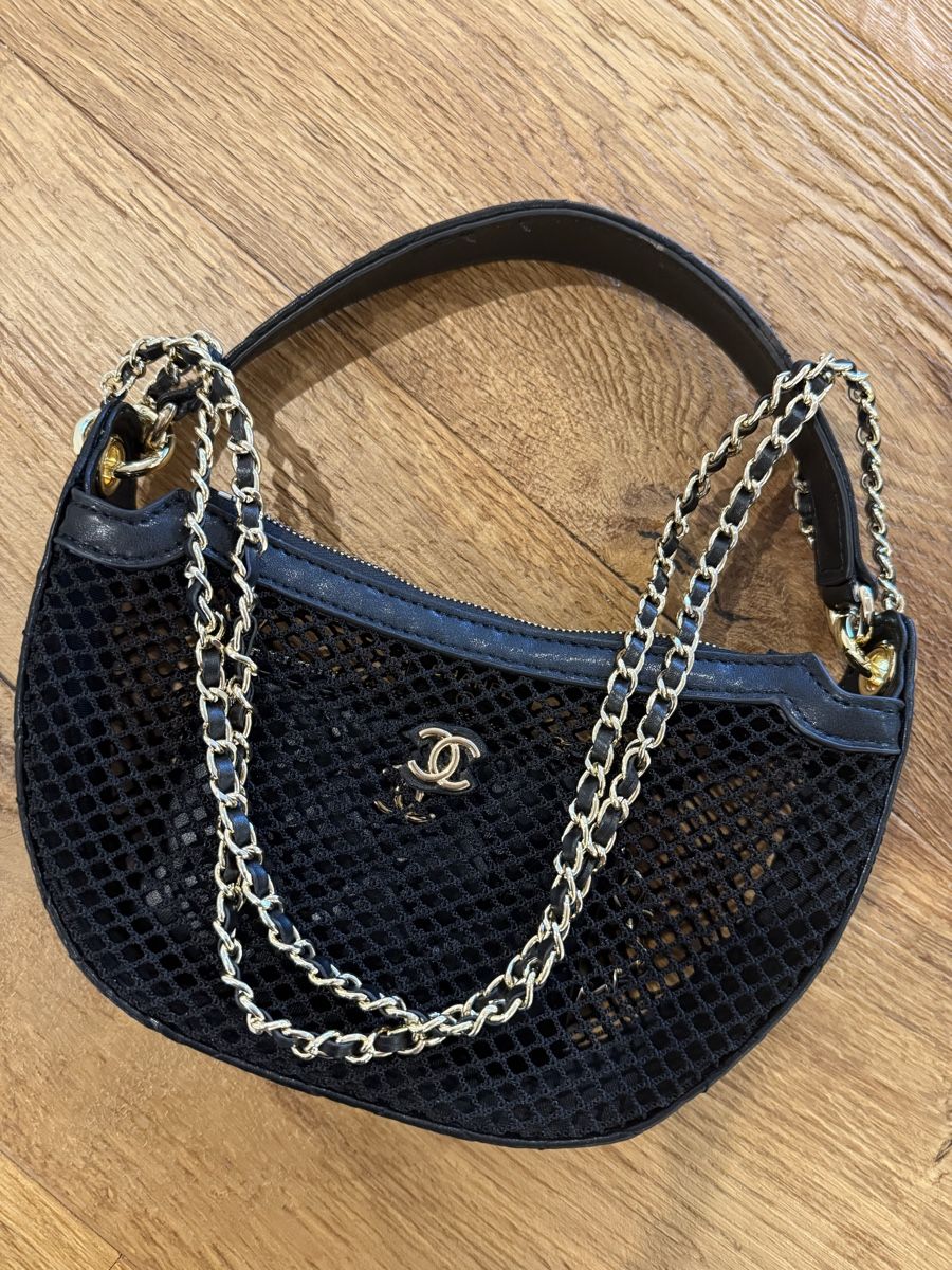Chanel Borse da donna: Borsa Chanel nera in rete con pochette interna – Usato da Montagnola venduto da sar_g6nd 2