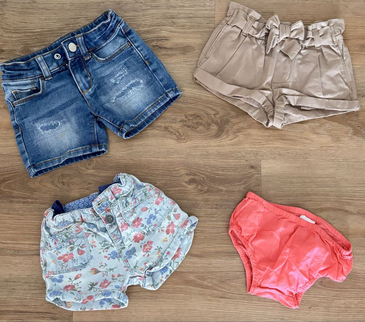 Lotti & Set di vestiti: Mädchen Kleiderpaket, 54tlg., Gr. 18-24M (86)!!! – Usato da Einsiedeln venduto da sum_xm7z 1