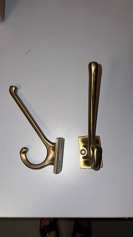Eisenwaren: Haken gold – Gebraucht aus Neuheim von Vinn 1