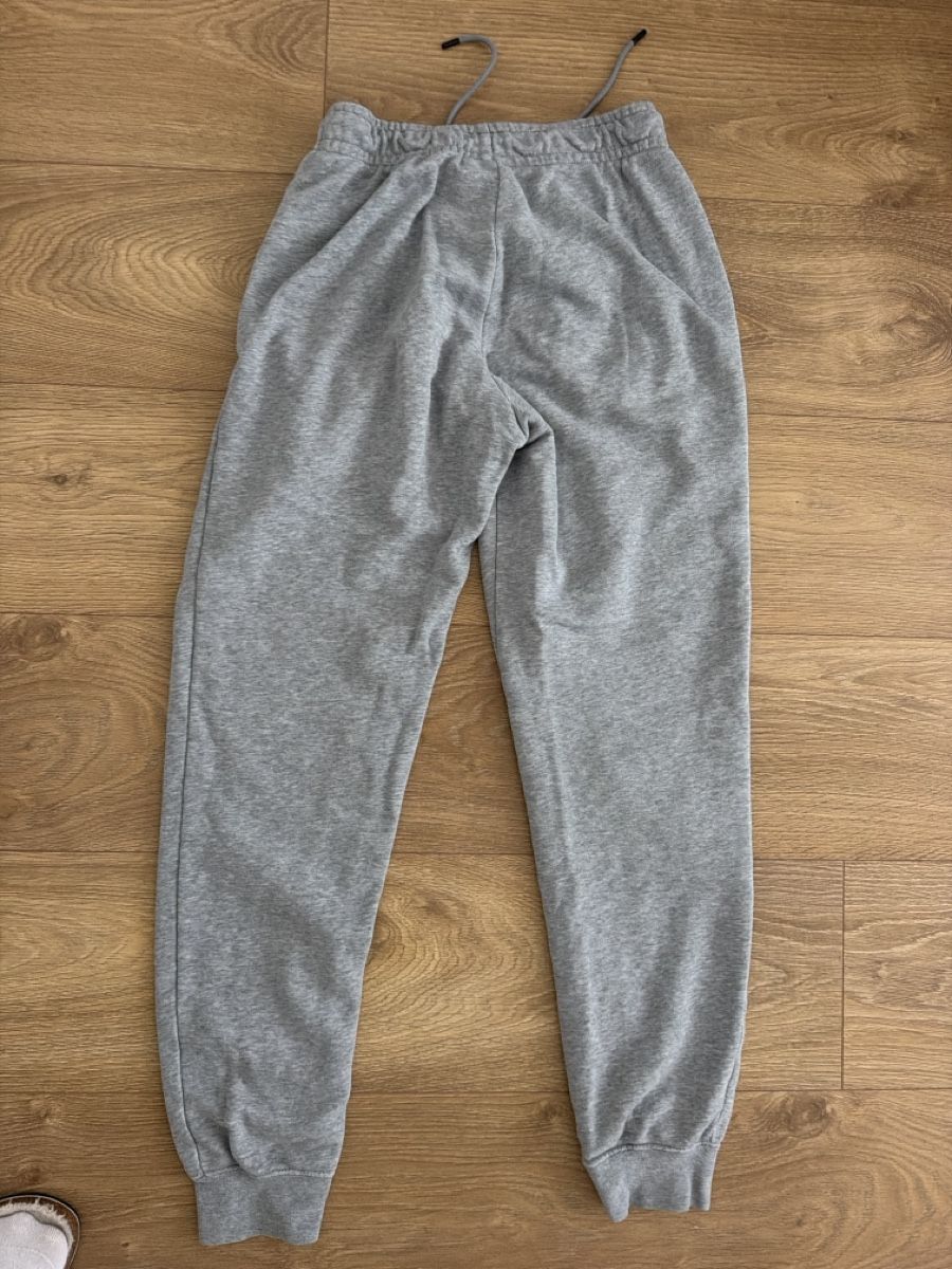 Nike Hosen: Nike Jogginghose grau Grösse XS  – Gebraucht aus Wattwil von betsar.13 1