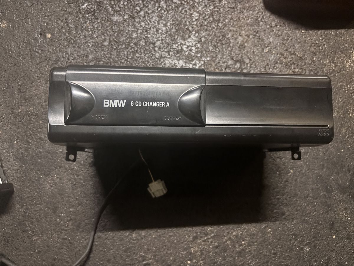 Toutes les pièces auto: BMW E36 CD Changer  – D'occasion à Emmenbrücke par noe_7xsd