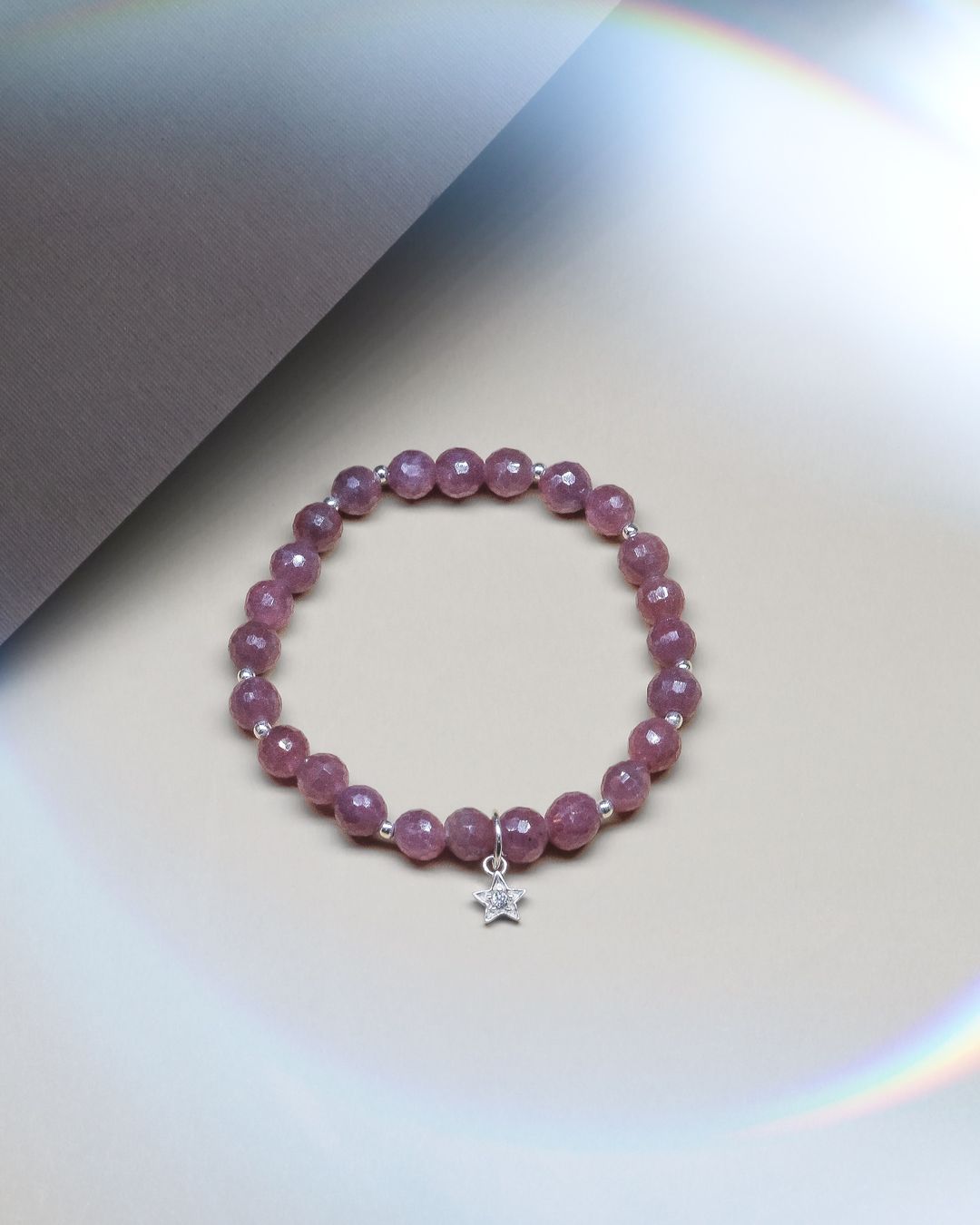 Bracciali & Braccialetti: Rubin Armband mit Sternanhänger – Nuovo e nell'imballaggio originale da Schindellegi venduto da MoonAmber.schmuck