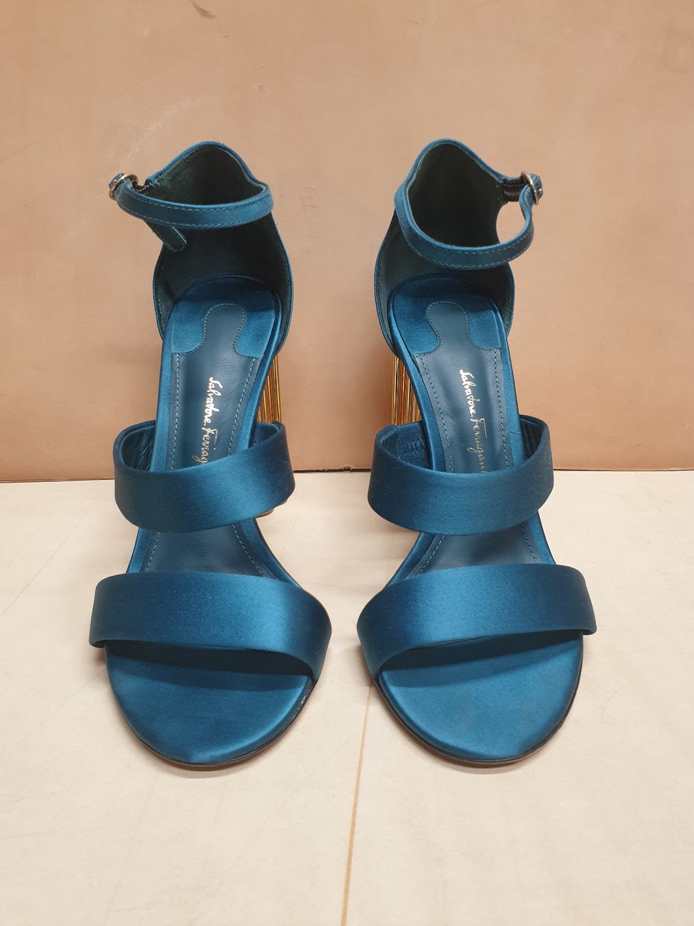 Salvatore Ferragamo Scarpe da donna: Talon cage Salvatore Ferragamo 37,5 – Nuovo (secondo la descrizione) da Lausanne venduto da lae_c5zc 1