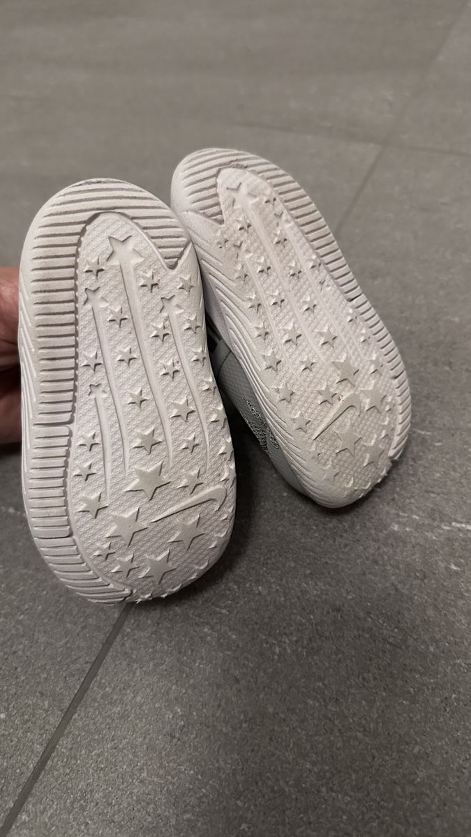Nike Scarpe per ragazzi: Nike Sneakers Gr. 19.5 – Nuovo (secondo la descrizione) da Pfungen venduto da nik_9wv9 1