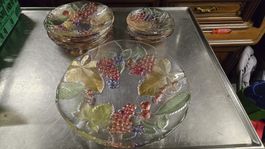 Kristallglasteller mit Traubenmotiven