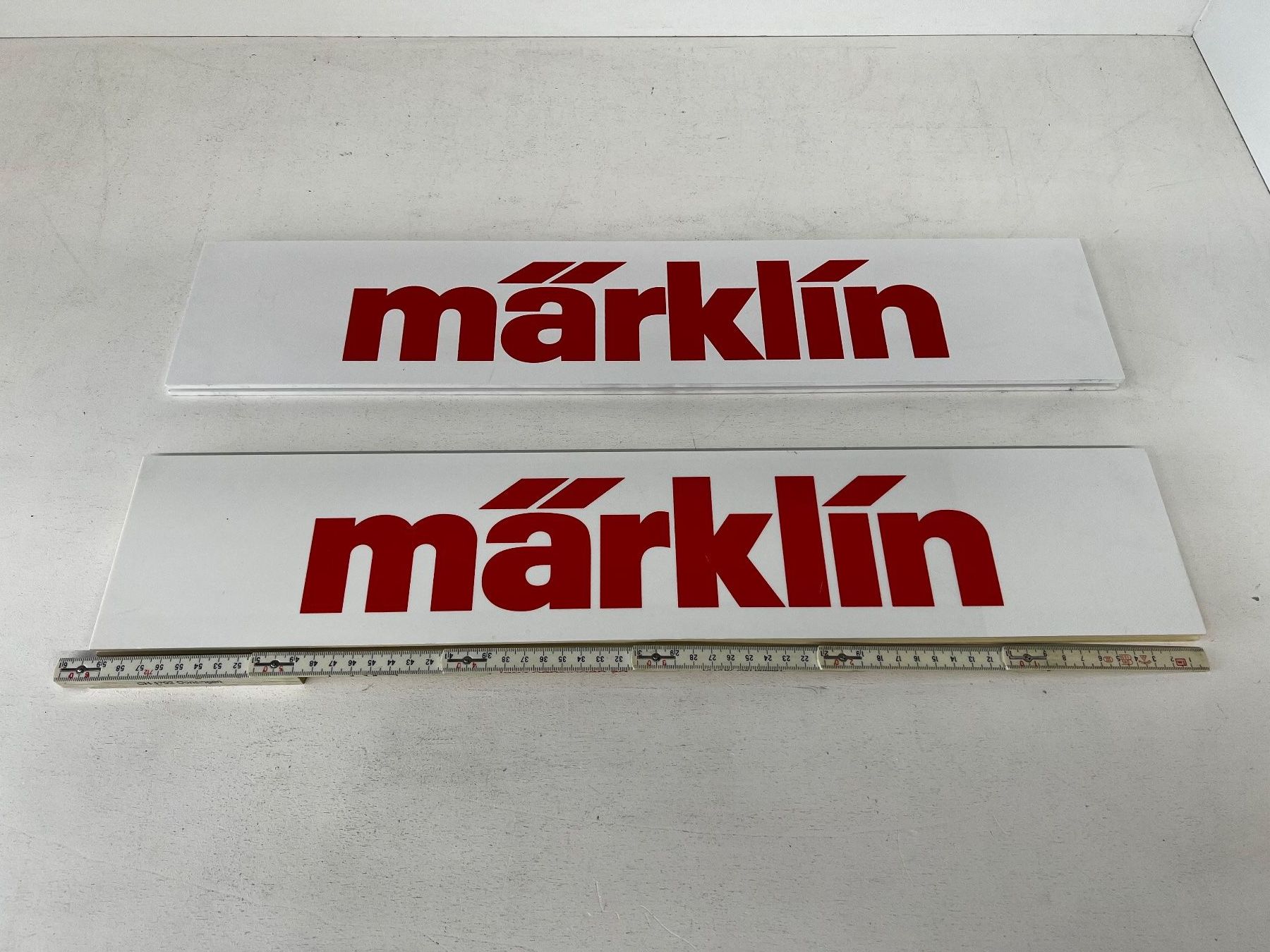 Märklin Modellini di ferrovie: Märklin Logos Schilder / 2 Stück / Logo – Usato da Büsserach venduto da ModellbahnDepot 1