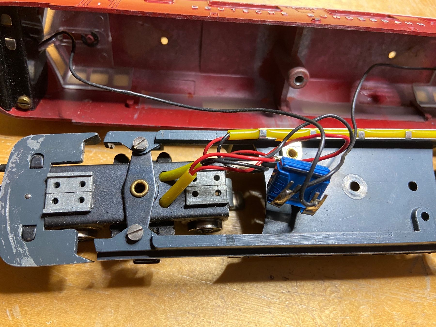 Trix Modelleisenbahnen: Trix Express V 200 – Gebraucht aus Basel von Relaphe 8