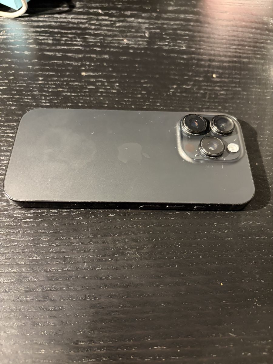 Apple Telefoni cellulari / Smartphones: iPhone 16 Pro 256gb, Vorderglas gebrochen – Usato da Döttingen venduto da er_amg_02 3