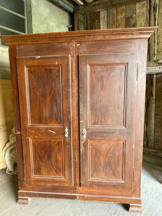 armoire 2 portes , 2 corps en sapin peinture faux bois Kaufen auf Ricardo