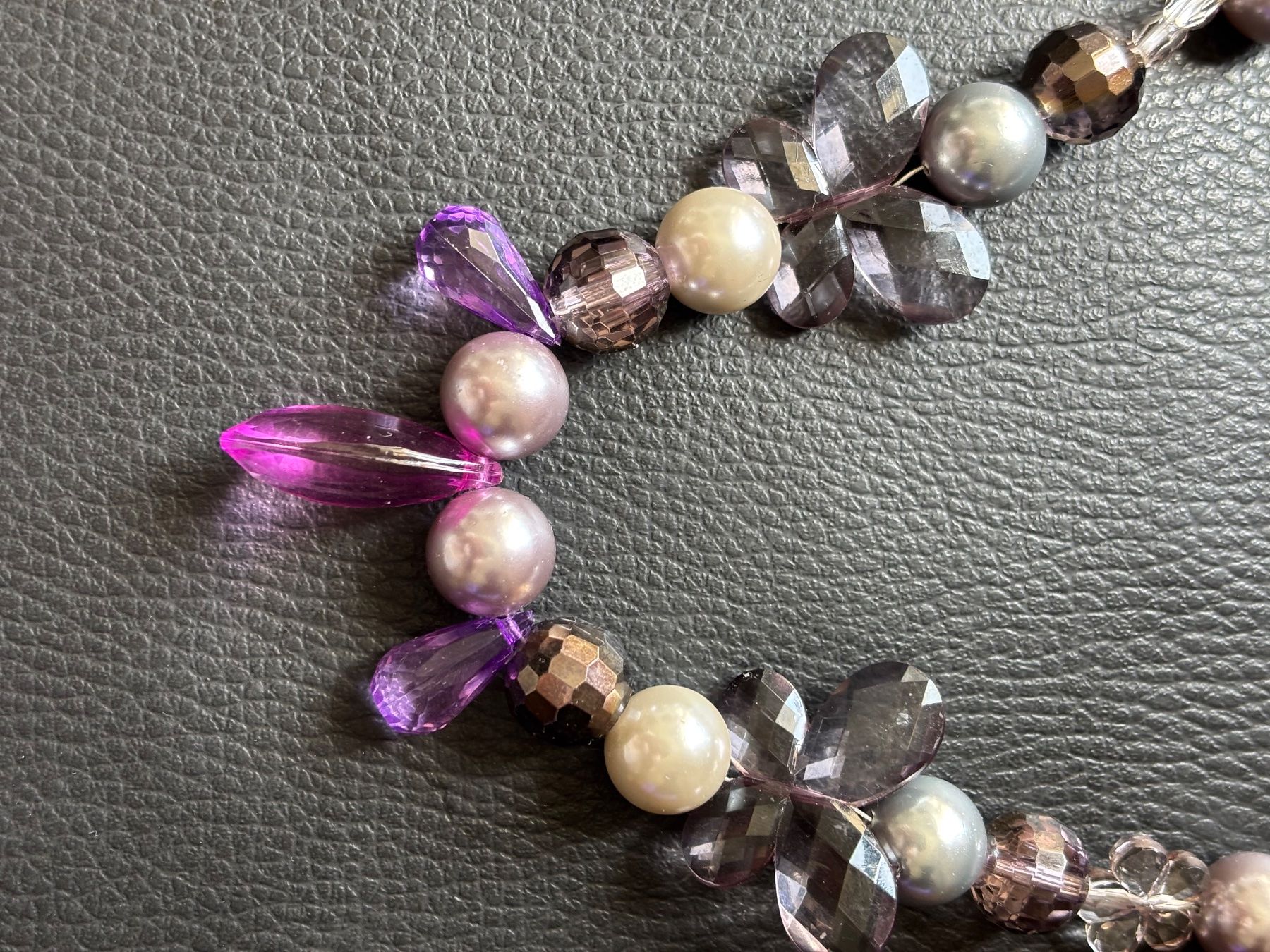 Ketten: Joli collier à papillons et perles - nacrées violettes – Gebraucht aus Peseux von Cresus27 1