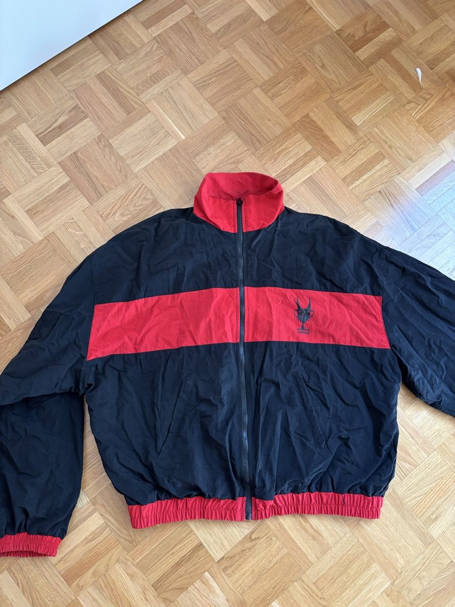 Giacche: Nohugs Jacke, Grösse M, Schwarz/Rot – Usato da Kehrsatz venduto da lea_sk9s