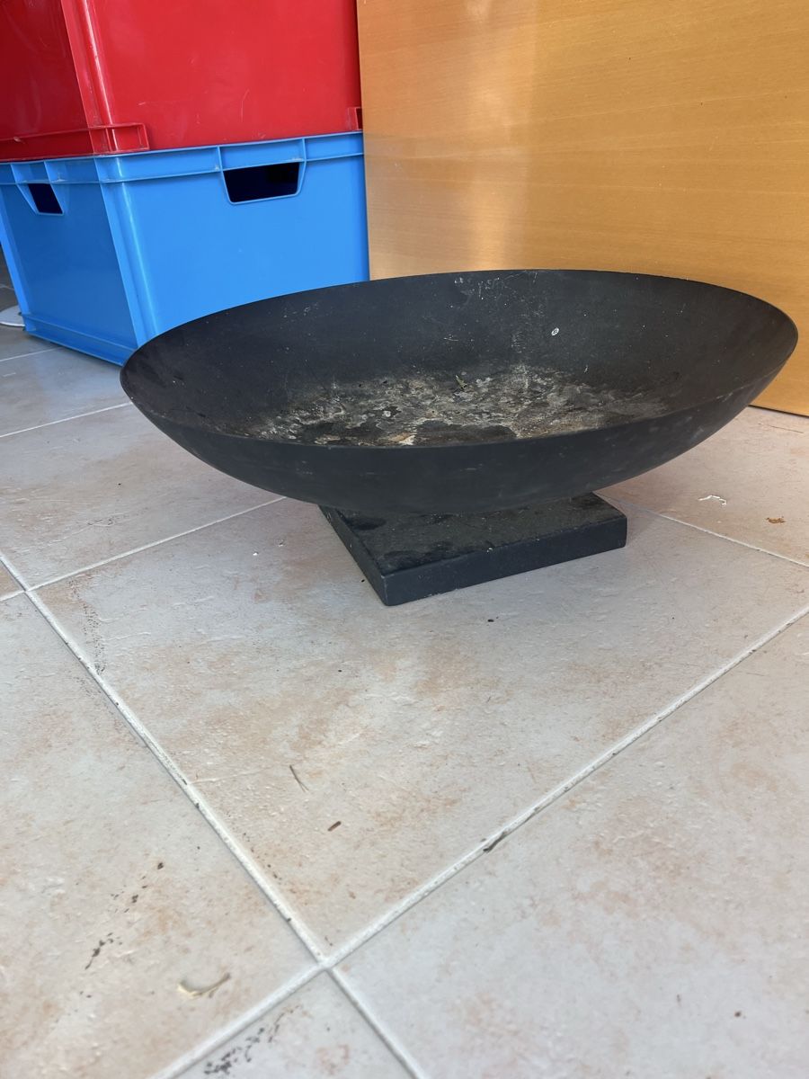 Bracieri: Feuerschale auf einem Socken  – Usato da Neerach venduto da fuz_8d7l 5