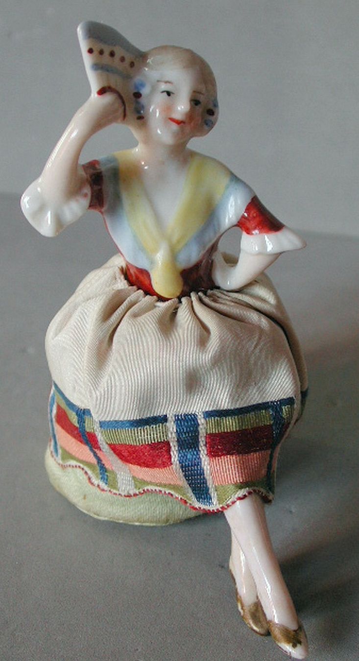 Statuette: Entzückende Teepuppe einer Spanierin mit Fächer – Usato da Sonceboz-Sombeval venduto da Artdecolove