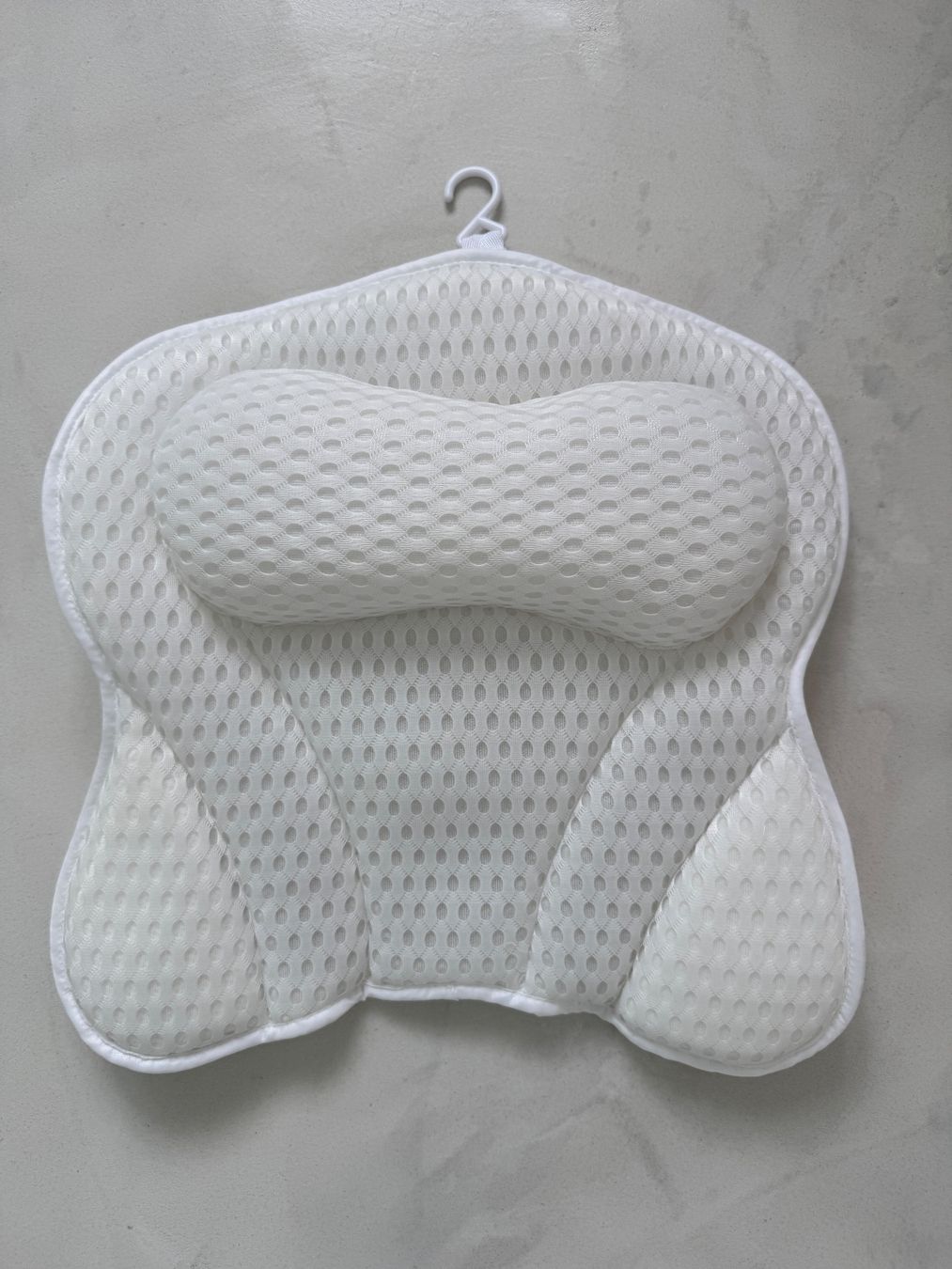 Cuscini: Coussin de bain ergonomie à ventouses neuf – Usato da giffers venduto da sev_c9x9 2